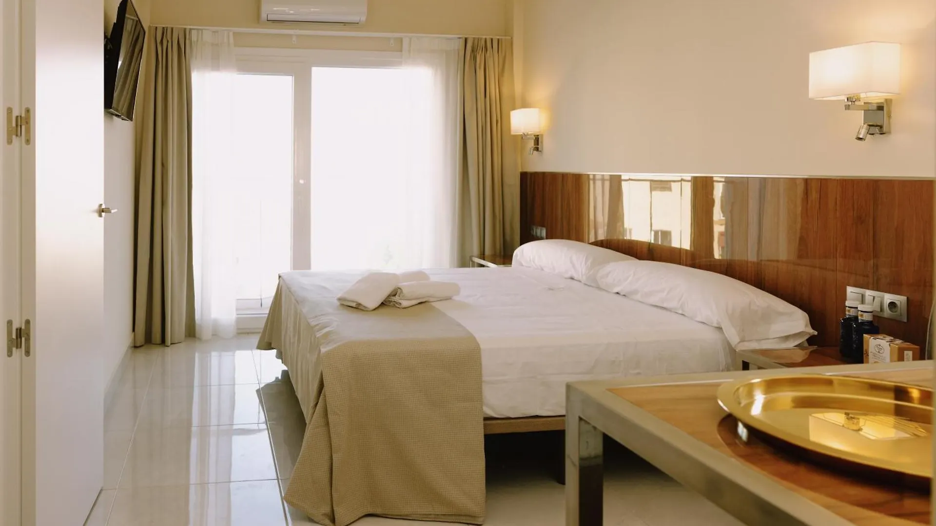 Apartamentos Buendia Suites - Torremolinos Centro