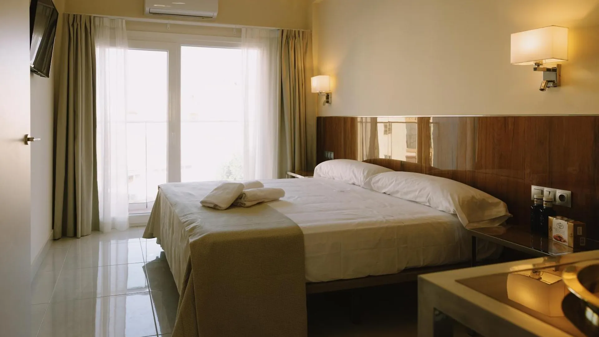 Apartamentos Buendia Suites - Torremolinos Centro